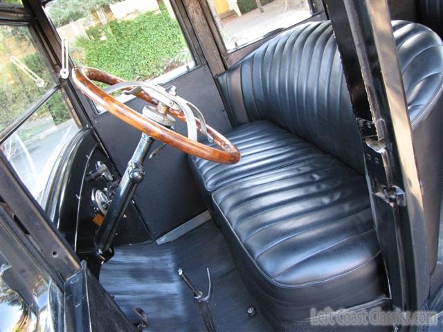 1926-ford-model-t-sedan-053.jpg