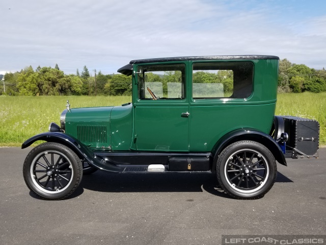 1926-ford-model-t-tudor-010.jpg