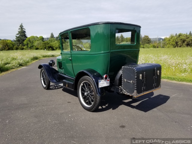 1926-ford-model-t-tudor-012.jpg