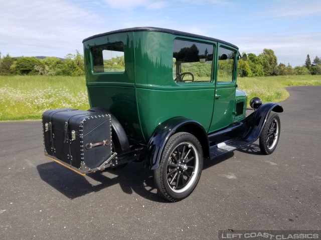 1926-ford-model-t-tudor-015.jpg