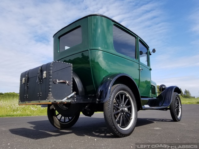 1926-ford-model-t-tudor-016.jpg