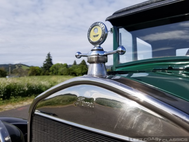 1926-ford-model-t-tudor-022.jpg