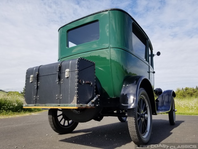 1926-ford-model-t-tudor-031.jpg