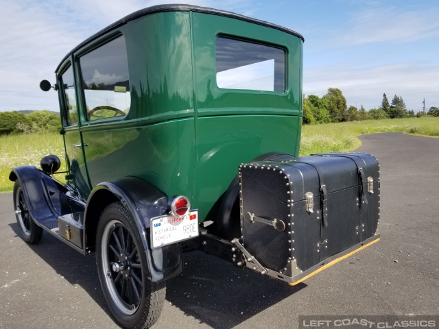 1926-ford-model-t-tudor-032.jpg