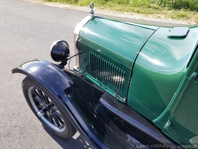 1926-ford-model-t-tudor-054.jpg