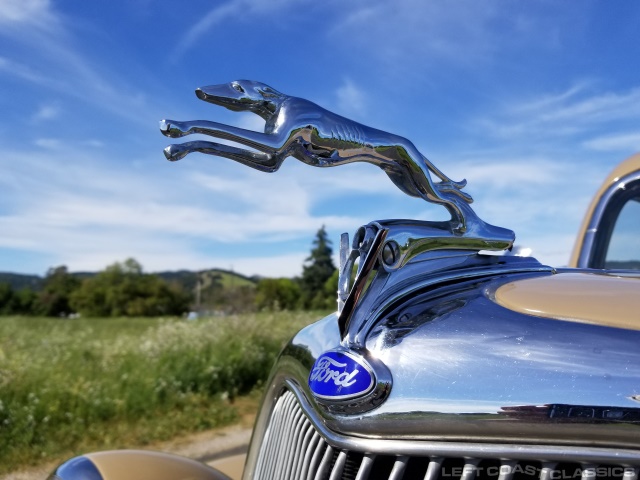 1935-ford-deluxe-5-window-coupe-027.jpg