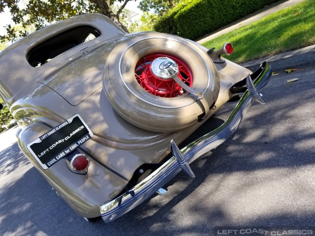 1935-ford-deluxe-5-window-coupe-037.jpg