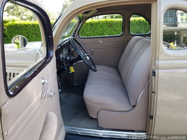 1935-ford-deluxe-5-window-coupe-071.jpg