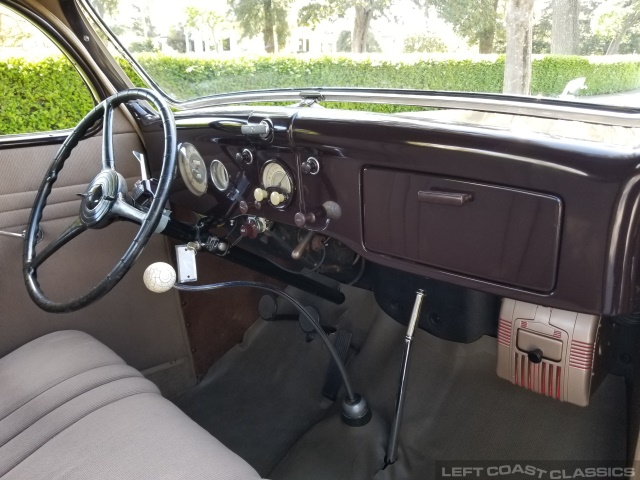 1935-ford-deluxe-5-window-coupe-092.jpg