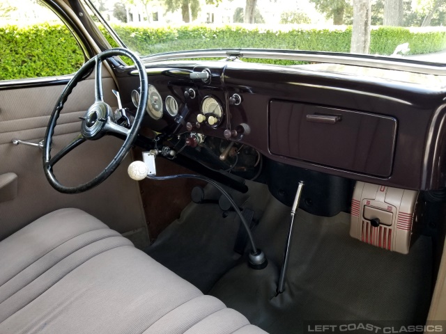 1935-ford-deluxe-5-window-coupe-100.jpg