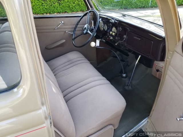 1935-ford-deluxe-5-window-coupe-101.jpg