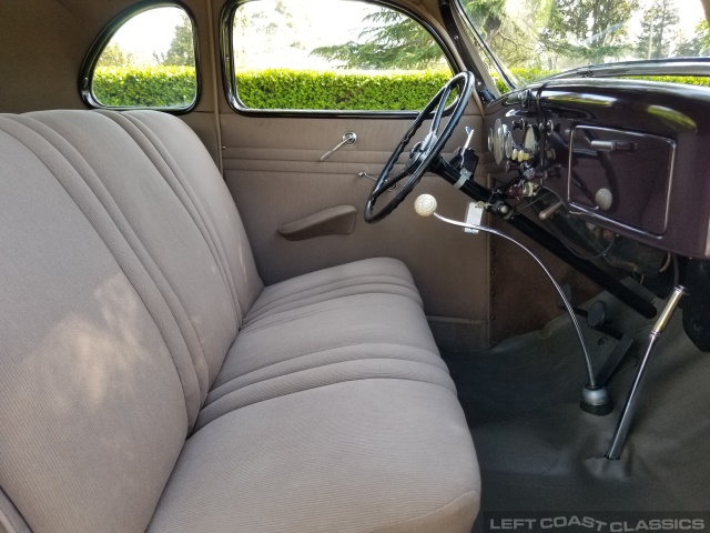 1935-ford-deluxe-5-window-coupe-102.jpg