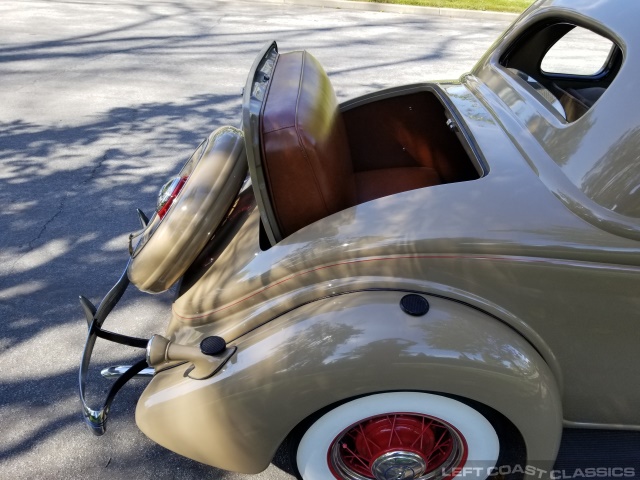 1935-ford-deluxe-5-window-coupe-107.jpg