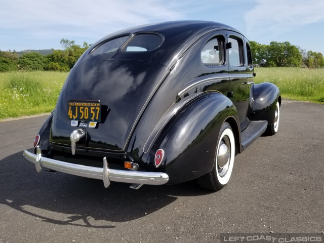 1939-ford-deluxe-017.jpg