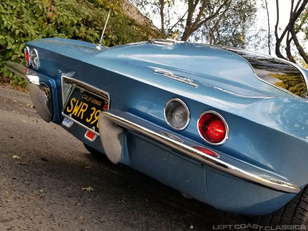 1965-chevy-corvette-c2-037.jpg