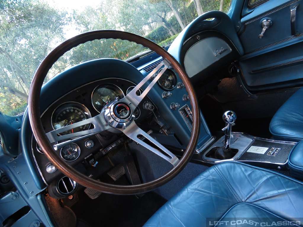 1965-chevy-corvette-c2-081.jpg