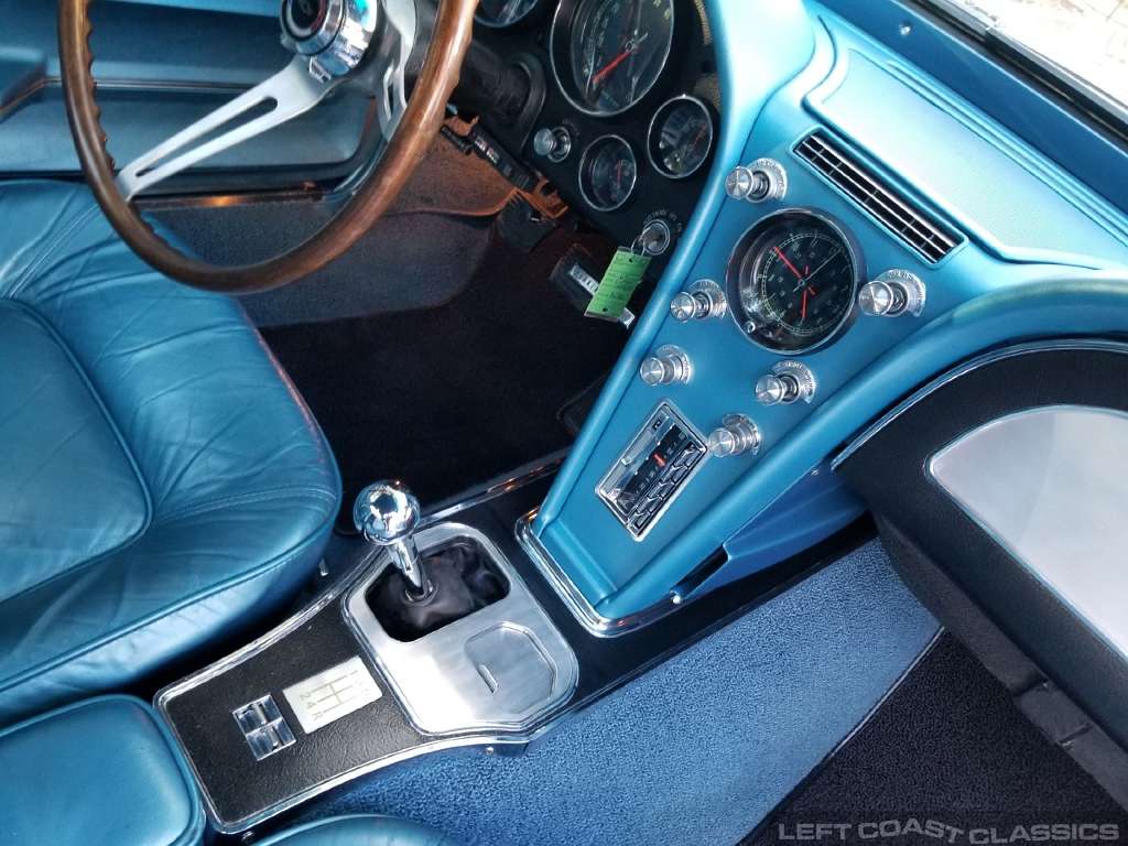 1965-chevy-corvette-c2-092.jpg