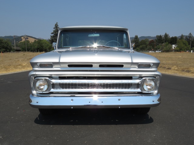 1966-chevrolet-suburban-003.jpg