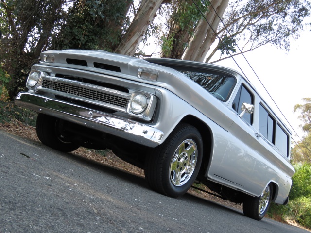 1966-chevrolet-suburban-005.jpg