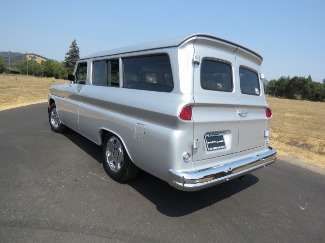 1966-chevrolet-suburban-018.jpg