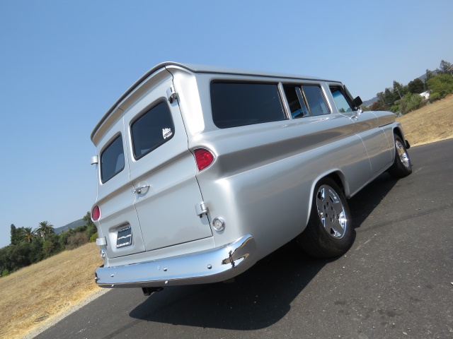 1966-chevrolet-suburban-030.jpg