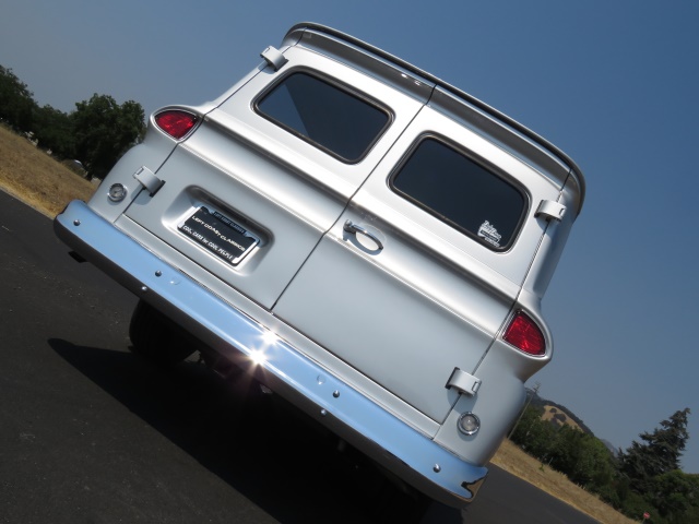 1966-chevrolet-suburban-058.jpg