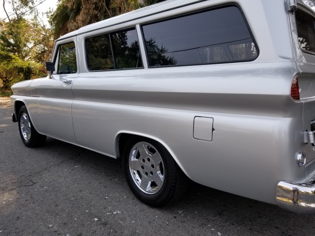 1966-chevrolet-suburban-074.jpg