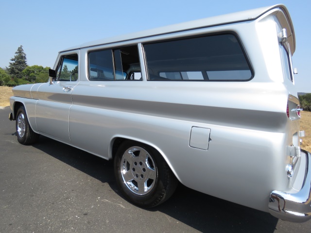 1966-chevrolet-suburban-078.jpg