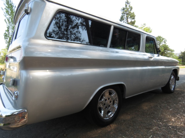 1966-chevrolet-suburban-080.jpg