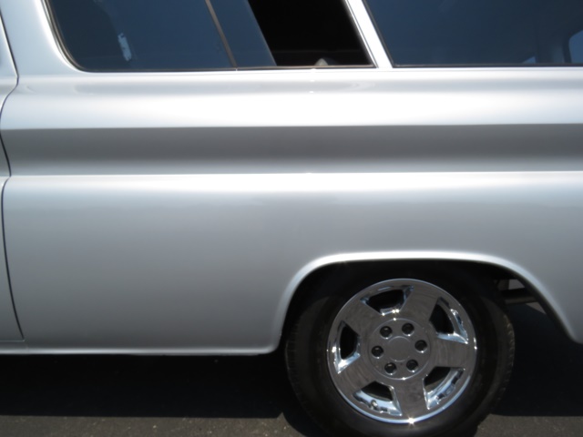 1966-chevrolet-suburban-093.jpg