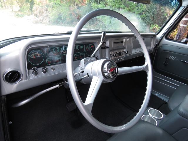 1966-chevrolet-suburban-137.jpg