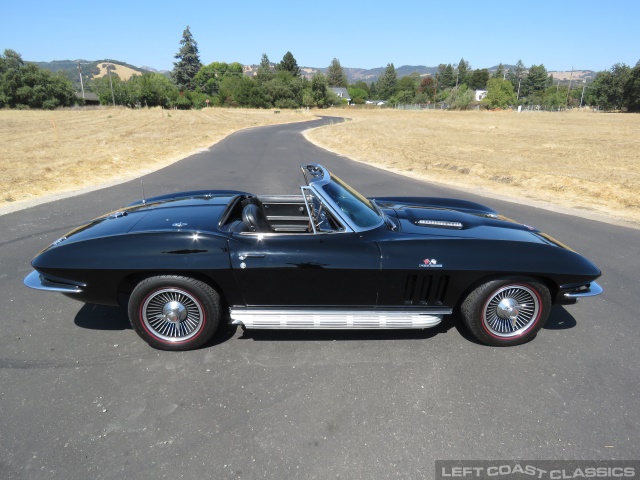 1966-corvette-stingray-030.jpg