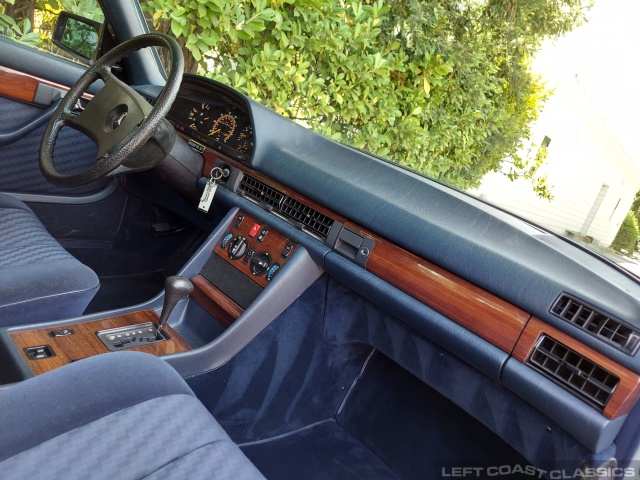 1984-mercedes-benz-380se-111.jpg