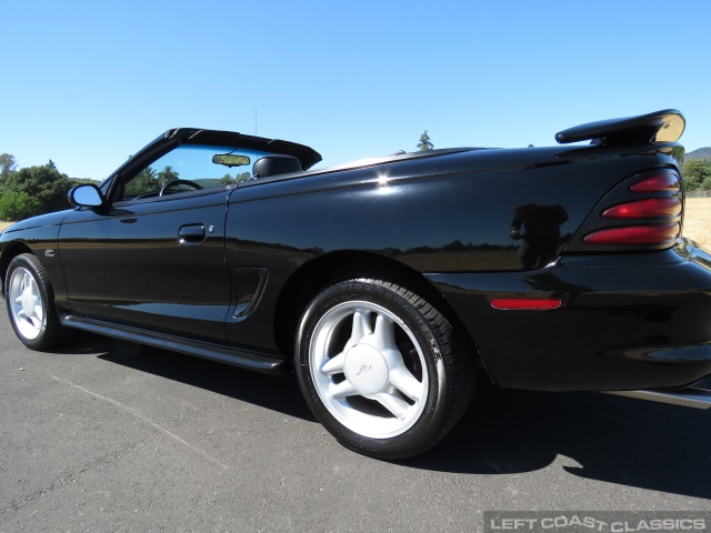 1995-ford-mustang-gt-convertible-065.jpg