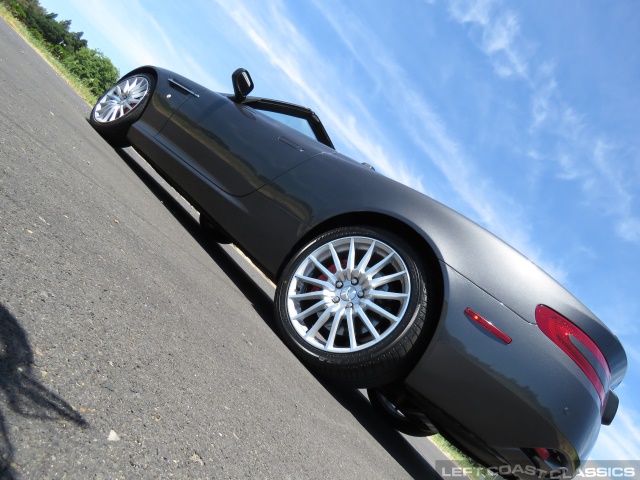 2006-aston-martin-db9-061.jpg