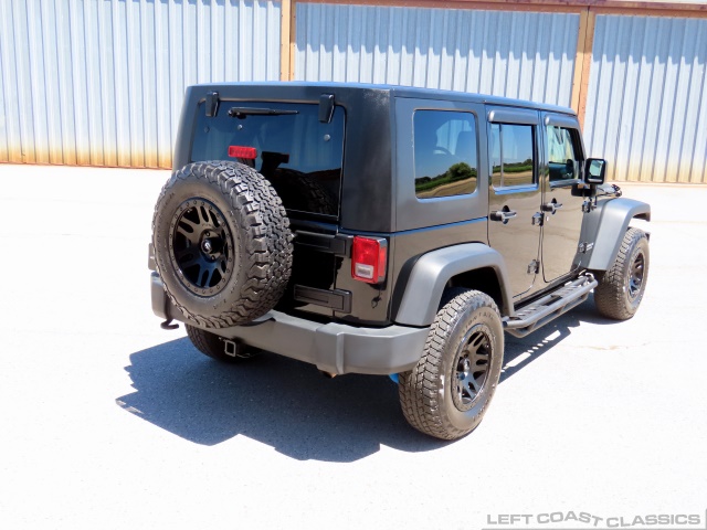 2009-jeep-wrangler-rubicon-016.jpg