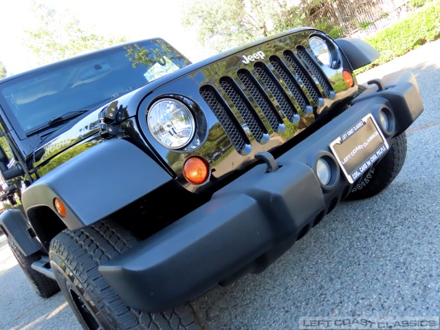 2009-jeep-wrangler-rubicon-036.jpg