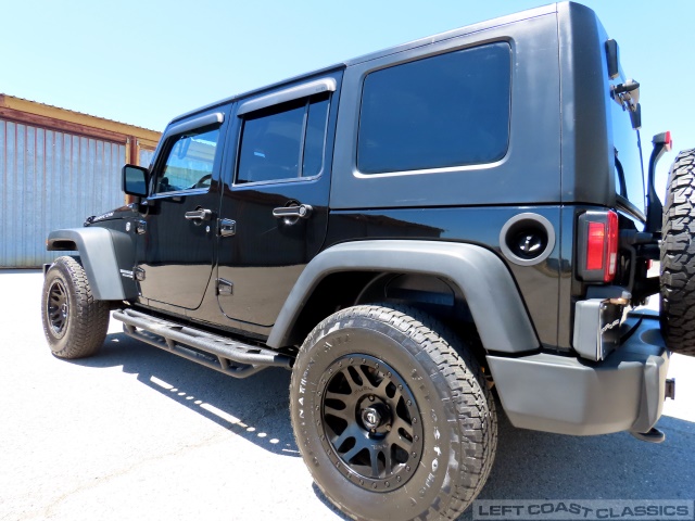 2009-jeep-wrangler-rubicon-049.jpg