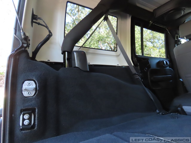 2009-jeep-wrangler-rubicon-101.jpg