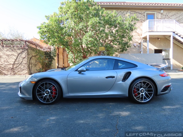 2019-porsche-911-turbo-011.jpg