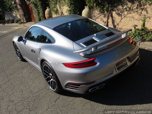 2019-porsche-911-turbo-017.jpg