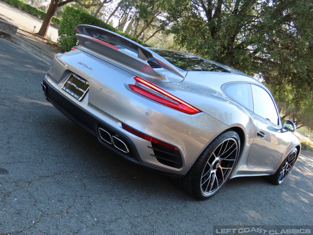 2019-porsche-911-turbo-022.jpg