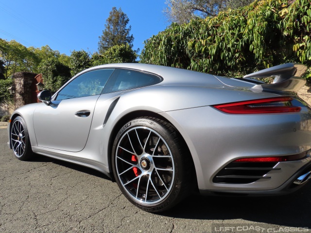 2019-porsche-911-turbo-044.jpg